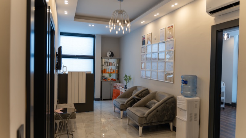 Feyiz Beauty reception desk and waiting-area seating